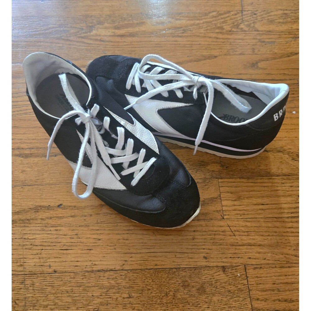 Brooks Vanguard Womens Black and White Running Shoe Size 8